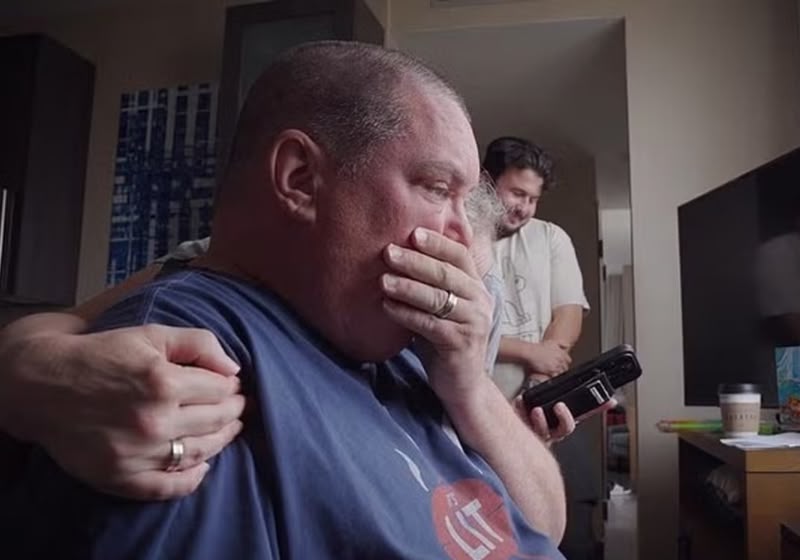 Homem com ELA se comunica com esposa graças a implante cerebral inovador