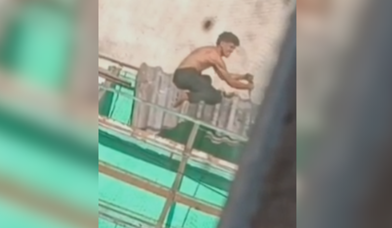 Homem é flagrado furtando telhas no Centro de Manaus