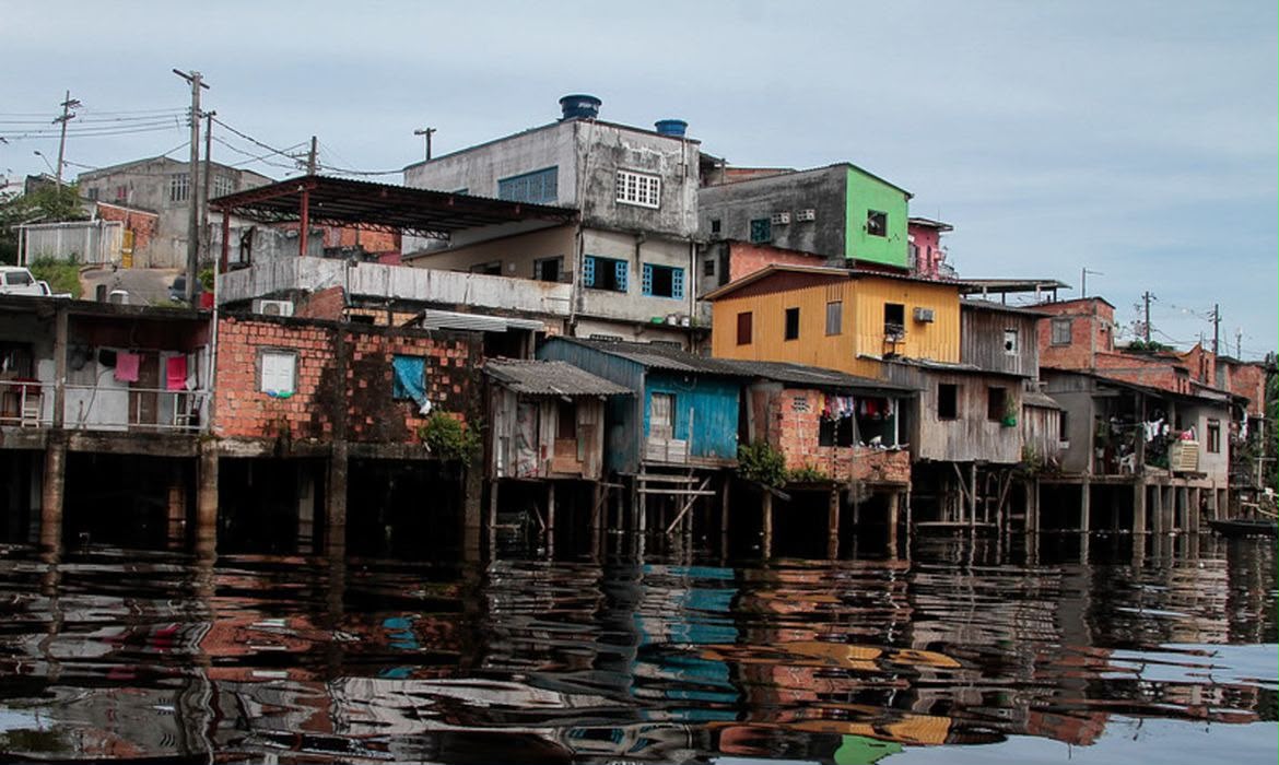 Estudo revela que 55,8% da população de Manaus reside em favelas