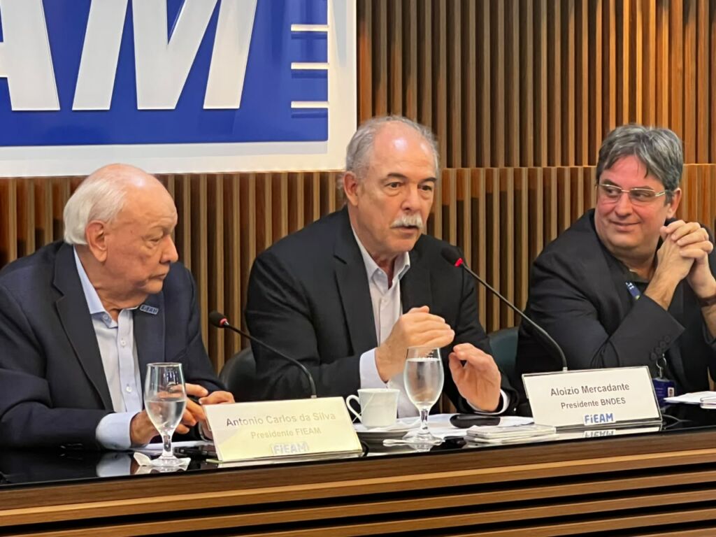 Mercadante apresenta novas linhas de crédito do BNDES em Manaus e defende PF