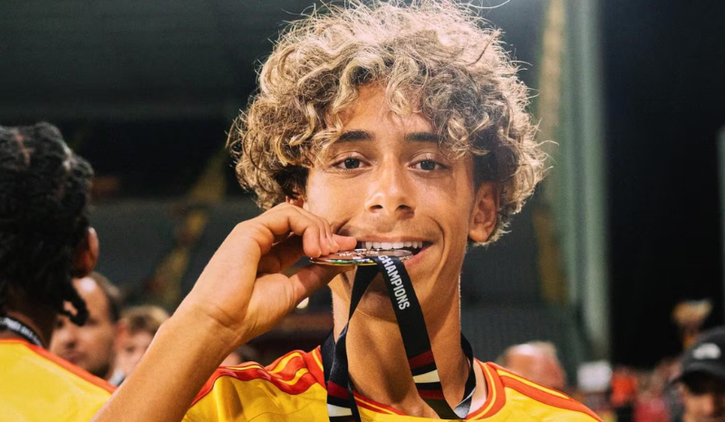 Mezian Mesloub: a nova promessa do futebol disputada por várias seleções