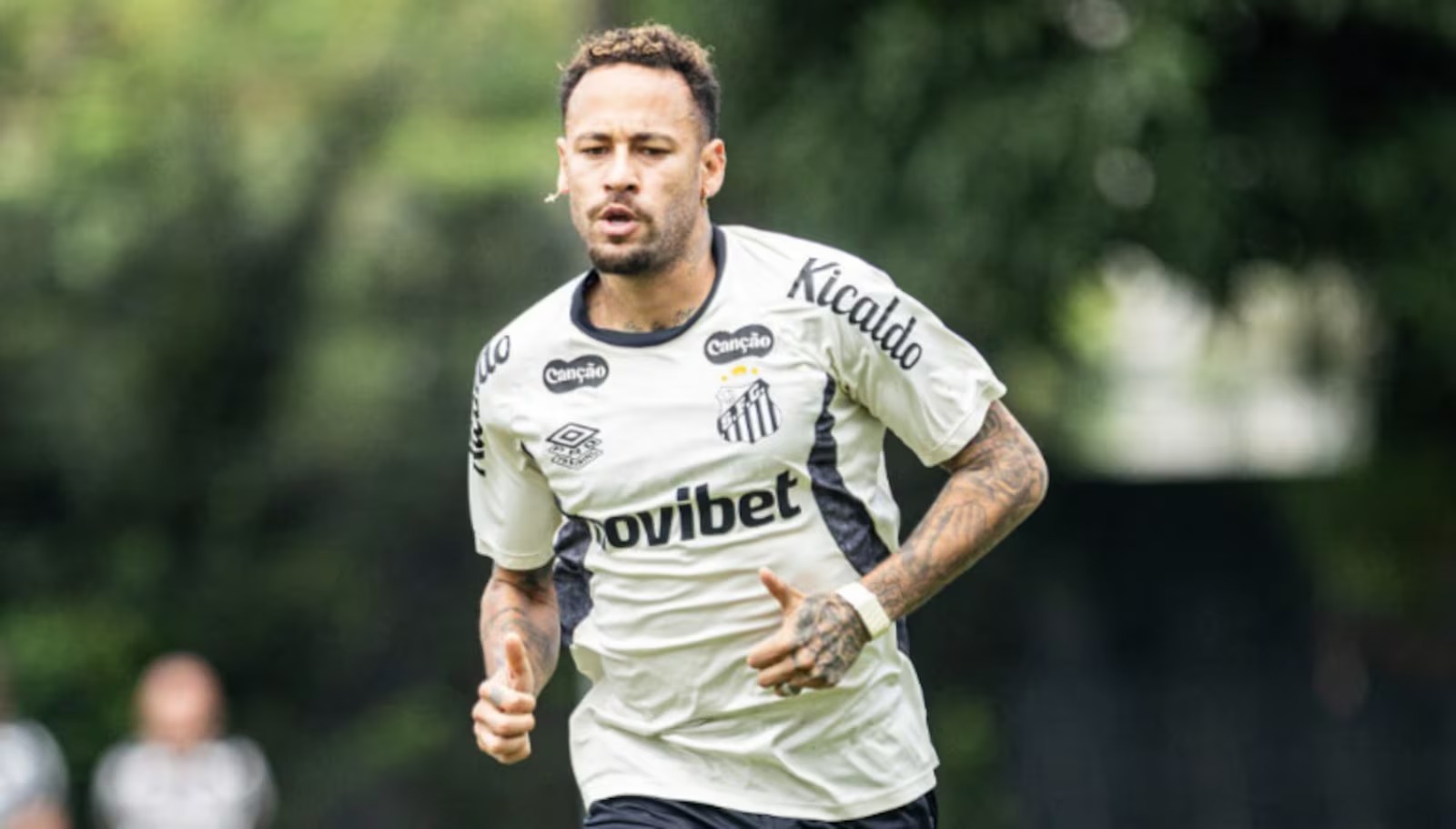 Neymar Retorna aos Treinos no Santos Após Lesão, Mas Sem Bola