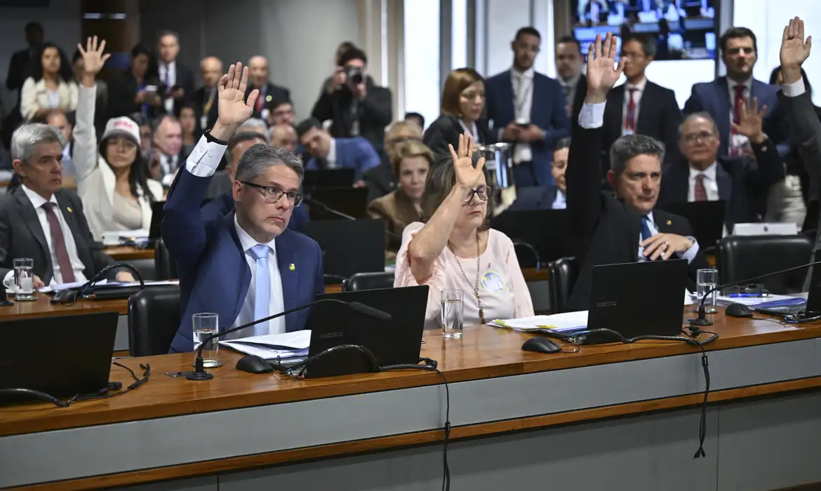 Senado aprova PEC da Segurança Pública em votação na CCJ