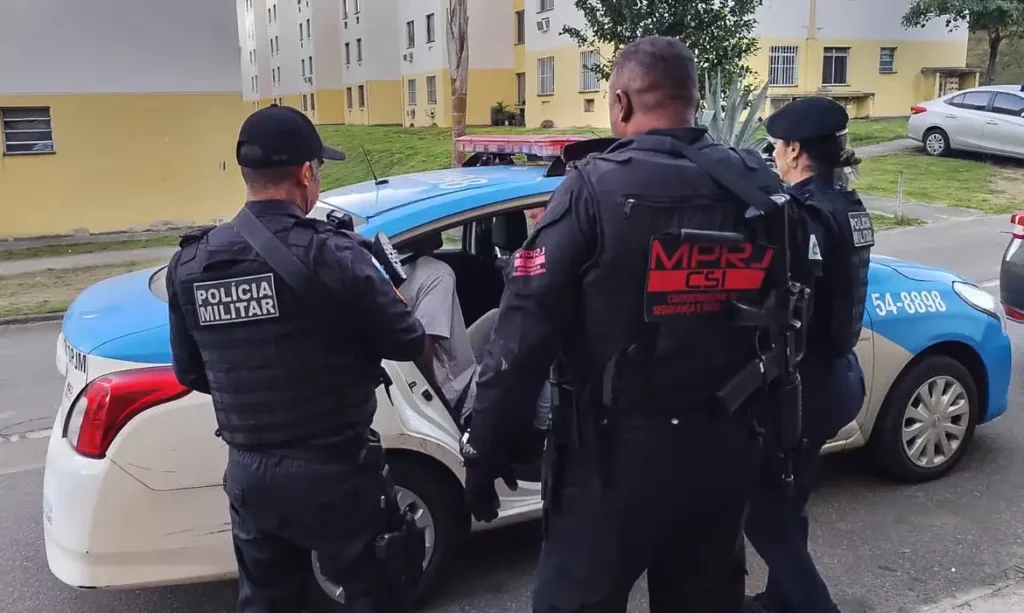 Policiais do RJ são acusados de corrupção por cobrar por segurança especial