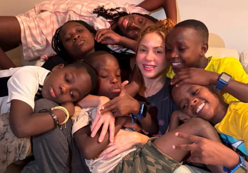 Shakira reencontra Ghetto Kids em Madri e emociona fãs