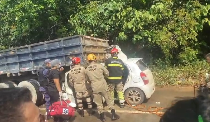 Motorista fica preso em acidente na AM-070; resgate mobiliza bombeiros
