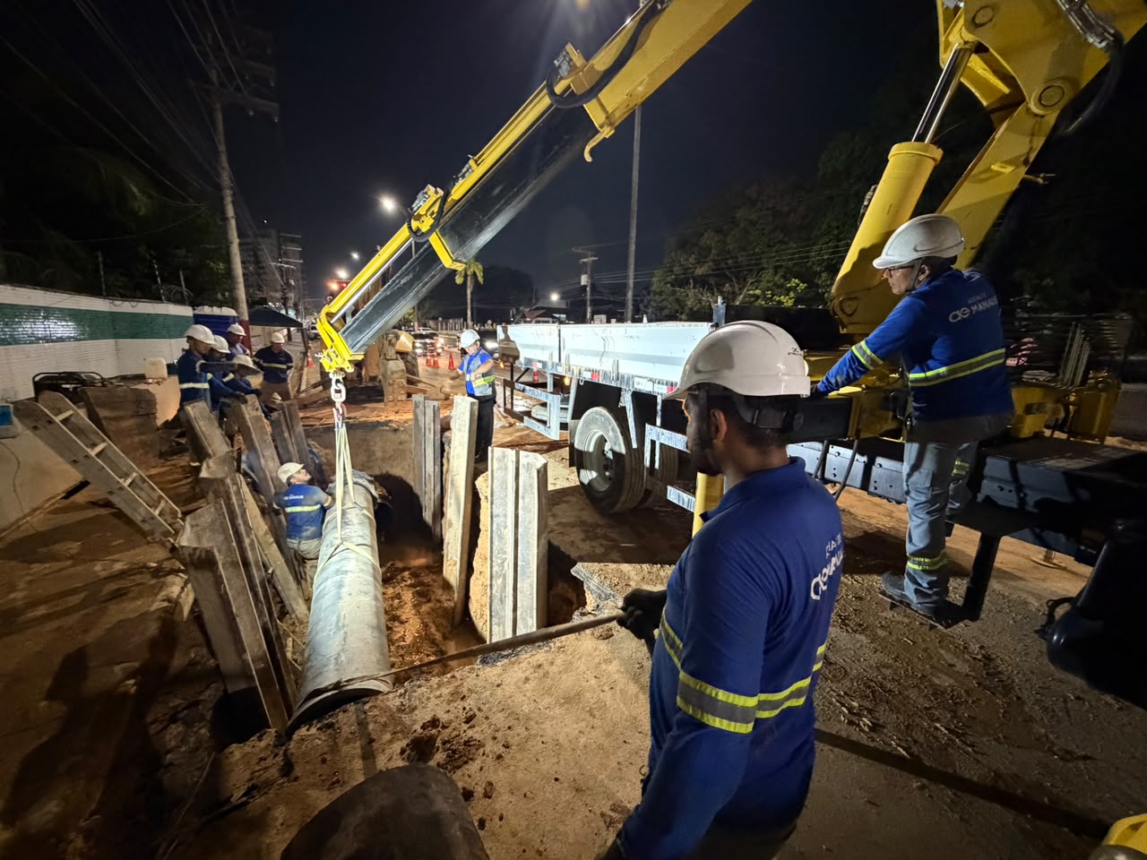 Falta de água em Manaus pode persistir por até 48 horas após rompimento