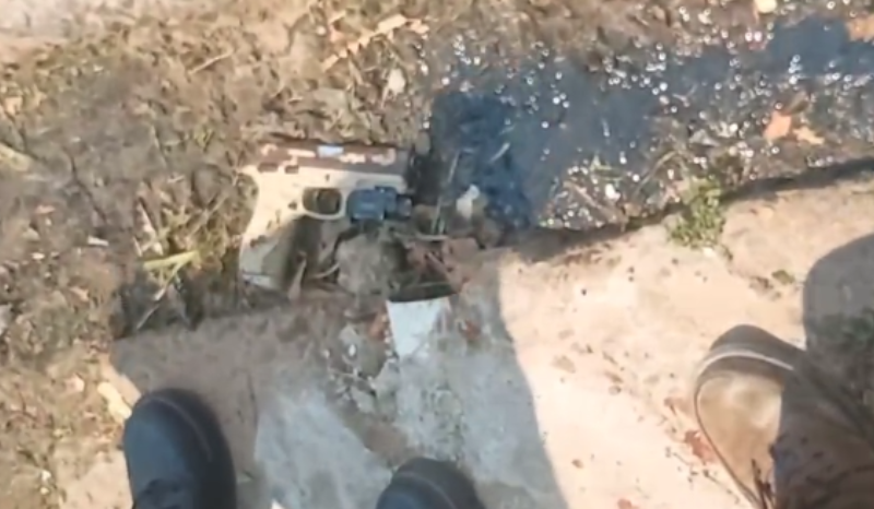 Homem é baleado na Compensa e arma é encontrada no local do crime