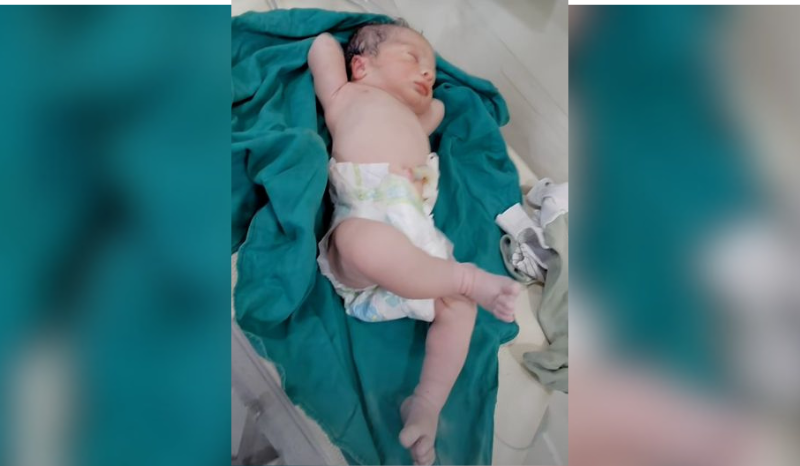 Bebê recém-nascido viraliza ao fazer pose de milionário no Egito
