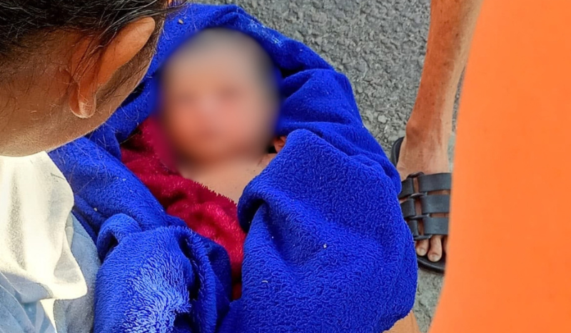 Bebê recém-nascido é encontrado abandonado em Manaus; vídeo com resgate viraliza