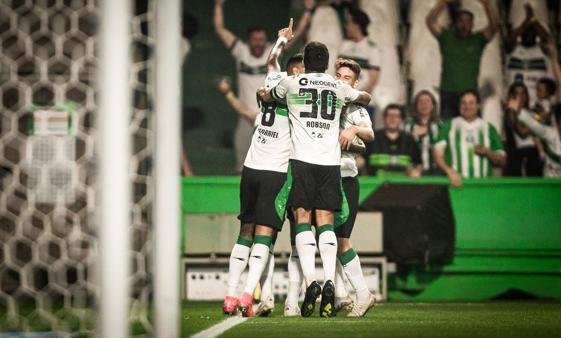 Rodada do Brasileirão se encerra com confronto entre Remo e Coritiba