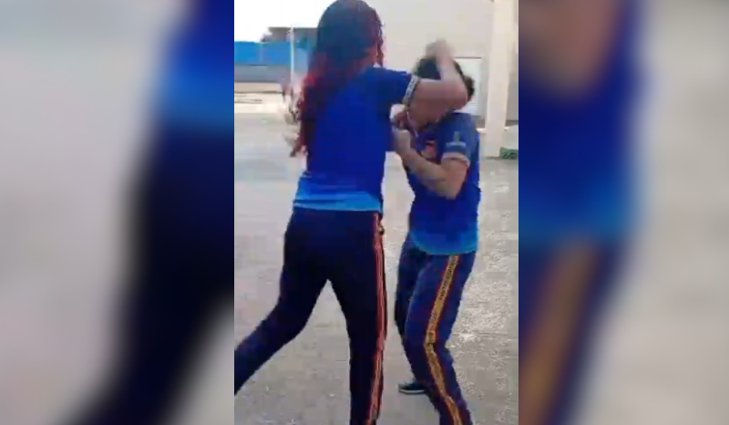 Duas estudantes brigam dentro de escola em Parintins