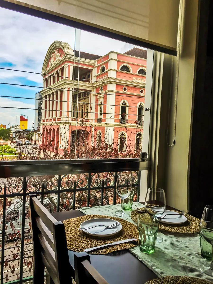 10 restaurantes climatizados para jantar em Manaus no calor