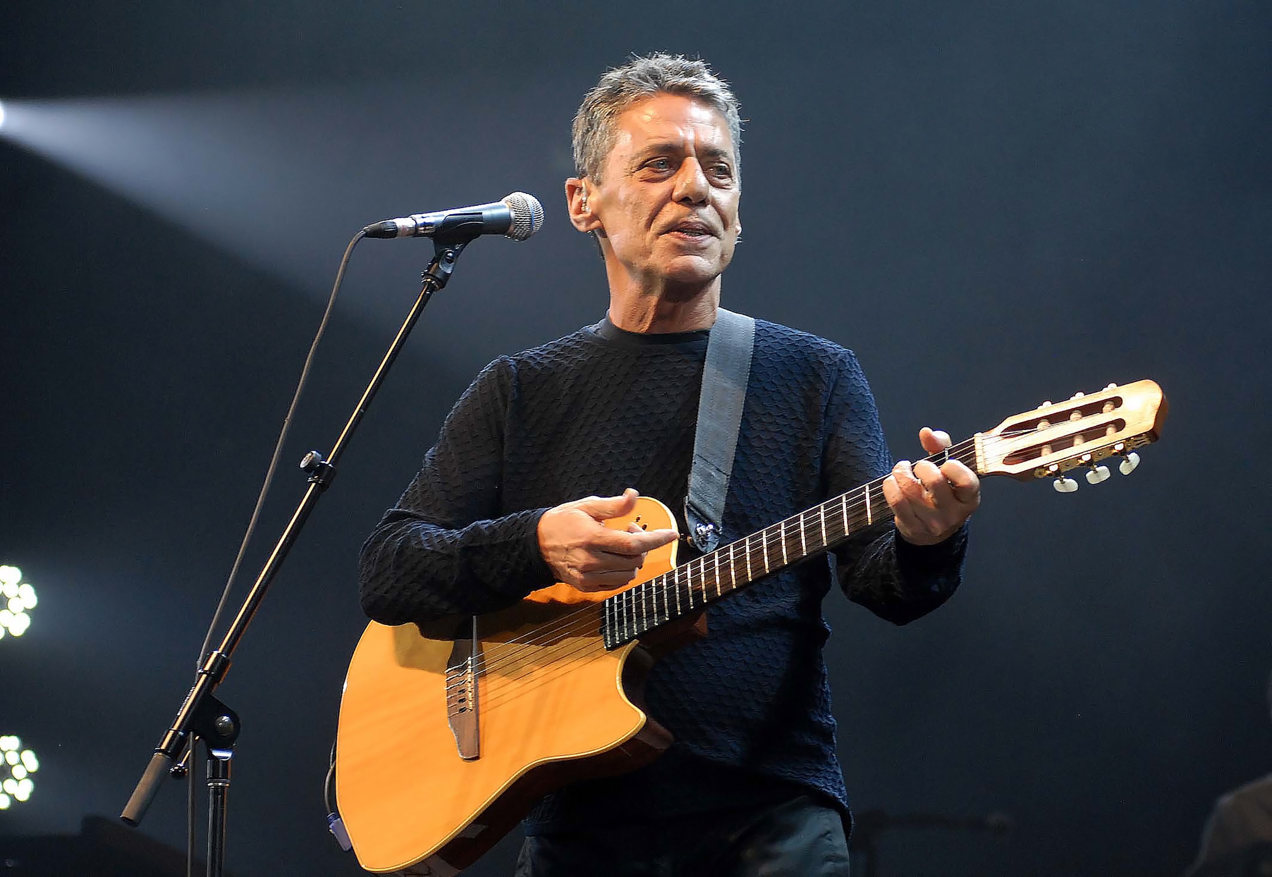 Chico Buarque é alvo de ameaça de morte e aciona a Polícia Civil