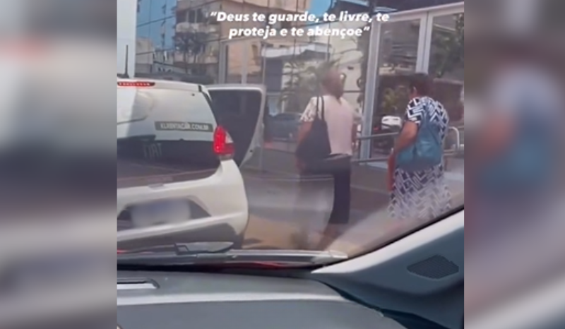 Motorista de Manaus é elogiado por paciência com passageiras idosas