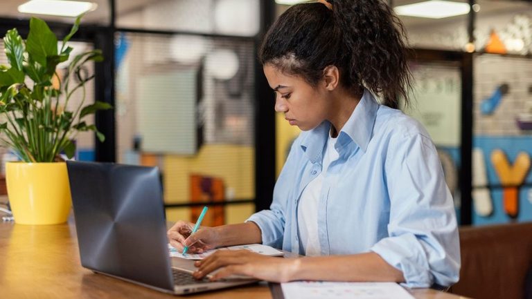 Curso online da Enap aborda violência de gênero para servidores públicos