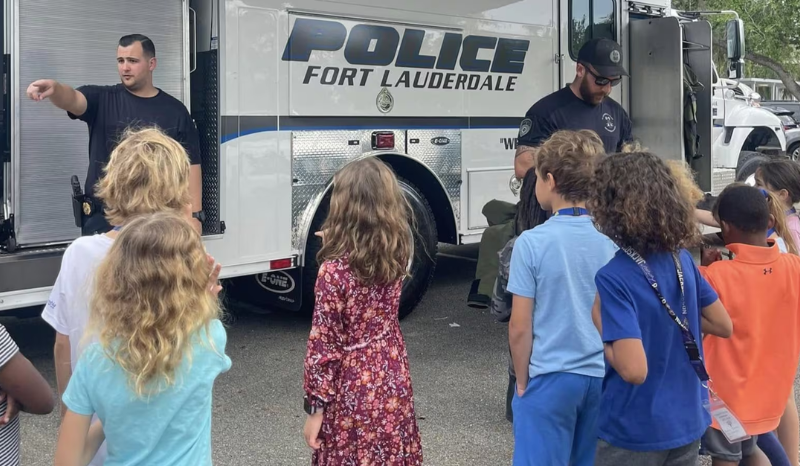 Incidente com spray de pum em escola da Flórida leva alunos ao hospital