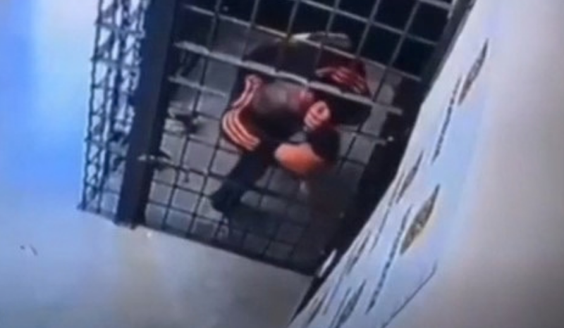 Preso por violência doméstica foge pelo vão entre grades em cela de Florianópolis
