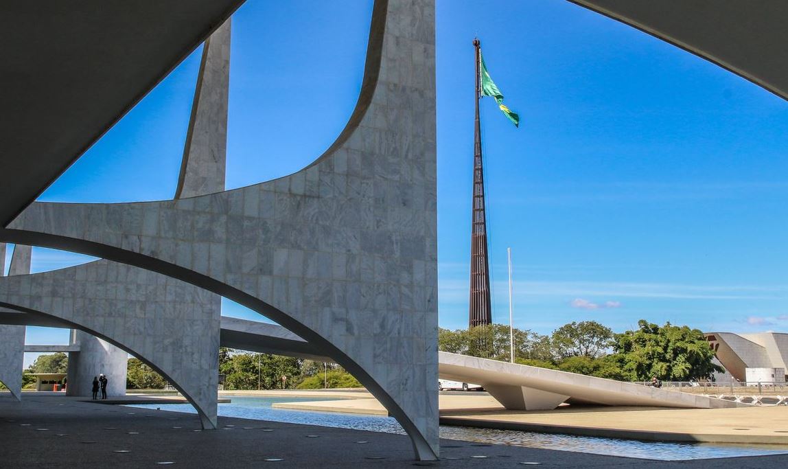 Diferenças entre os papéis do presidente e do governador no Brasil