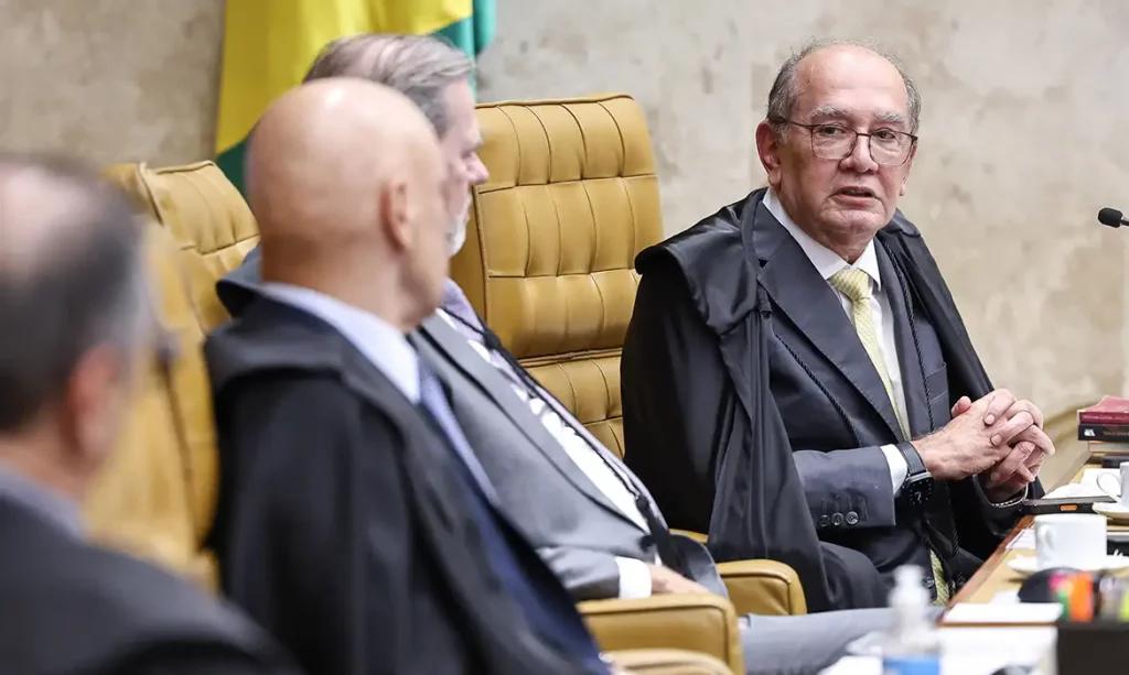 Gilmar Mendes pede a Fachin acesso integral a dados do celular de Vorcaro para ministros do STF