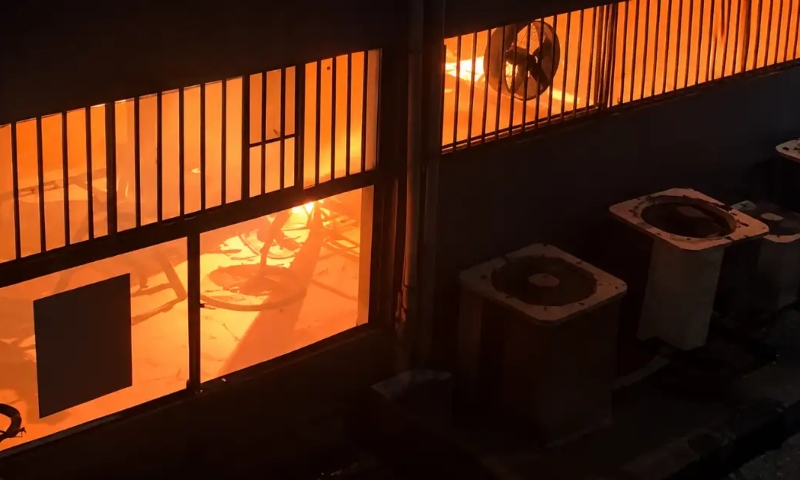 Incêndio atinge área próxima à Universidade Nilton Lins em Manaus