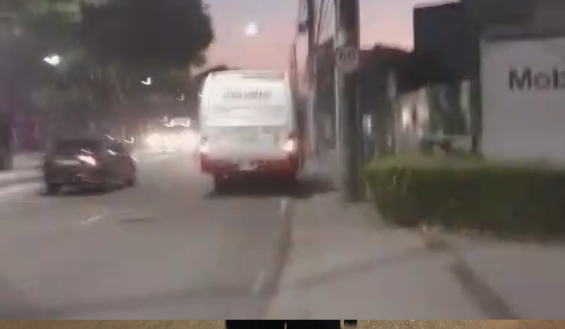 Princípio de incêndio em ônibus na Avenida Darcy Vargas é contido pelo motorista sem feridos