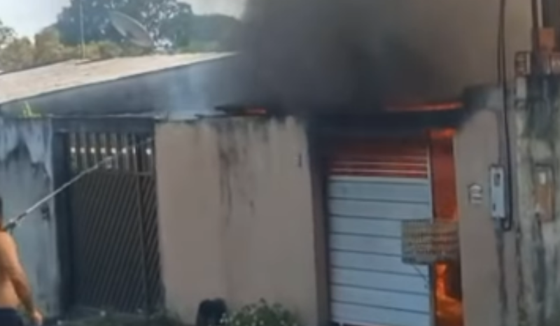 Incêndio atinge casa no bairro Nova Cidade, zona norte de Manaus