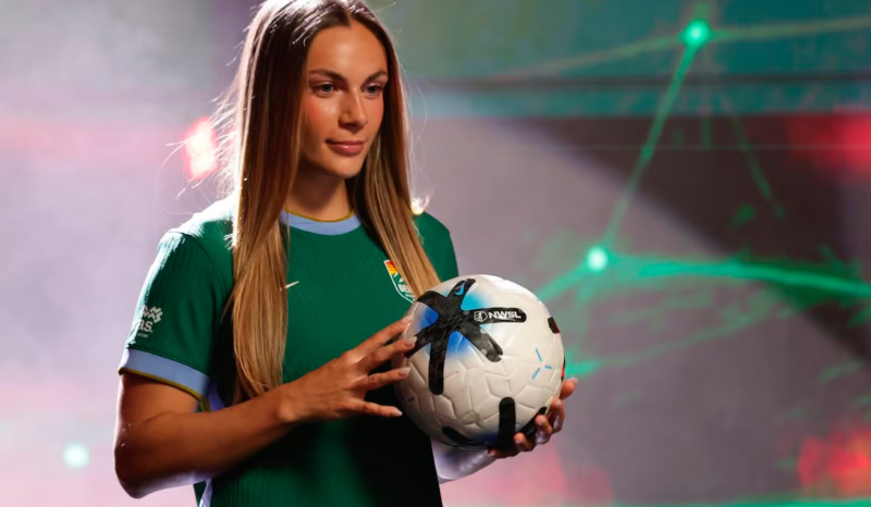 Jogadora canadense impressiona ao passar a bola entre as pernas de 4 colegas
