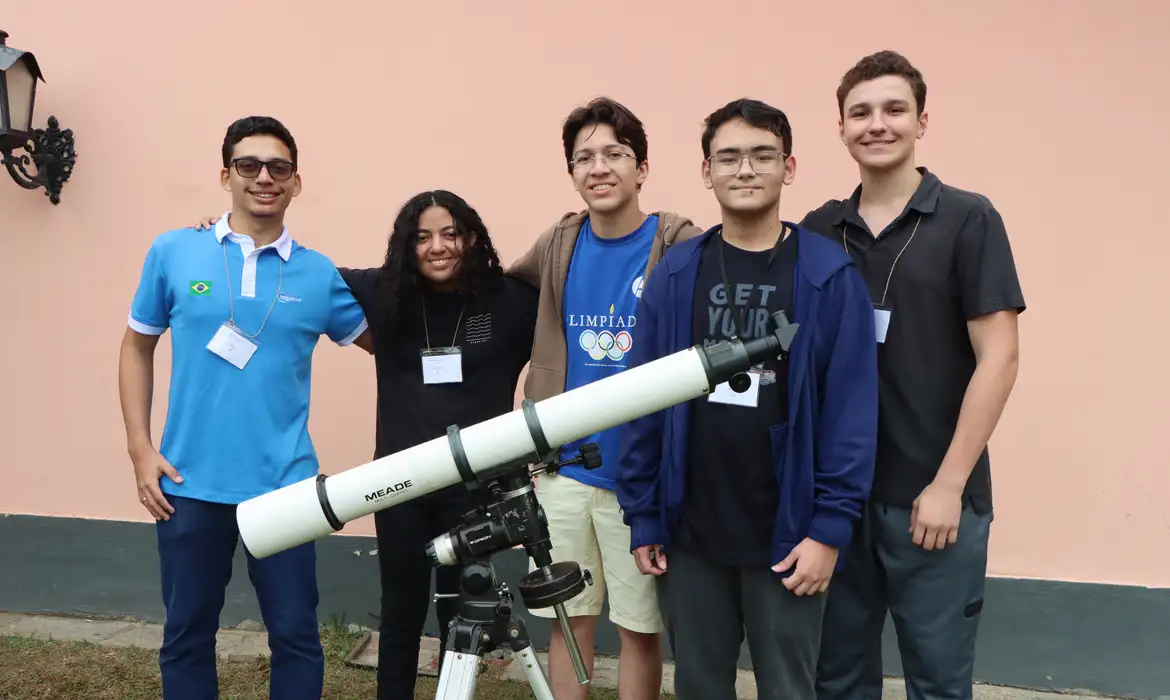 Biatriz Silva representa Brasil na Olimpíada de Astronomia no Vietnã