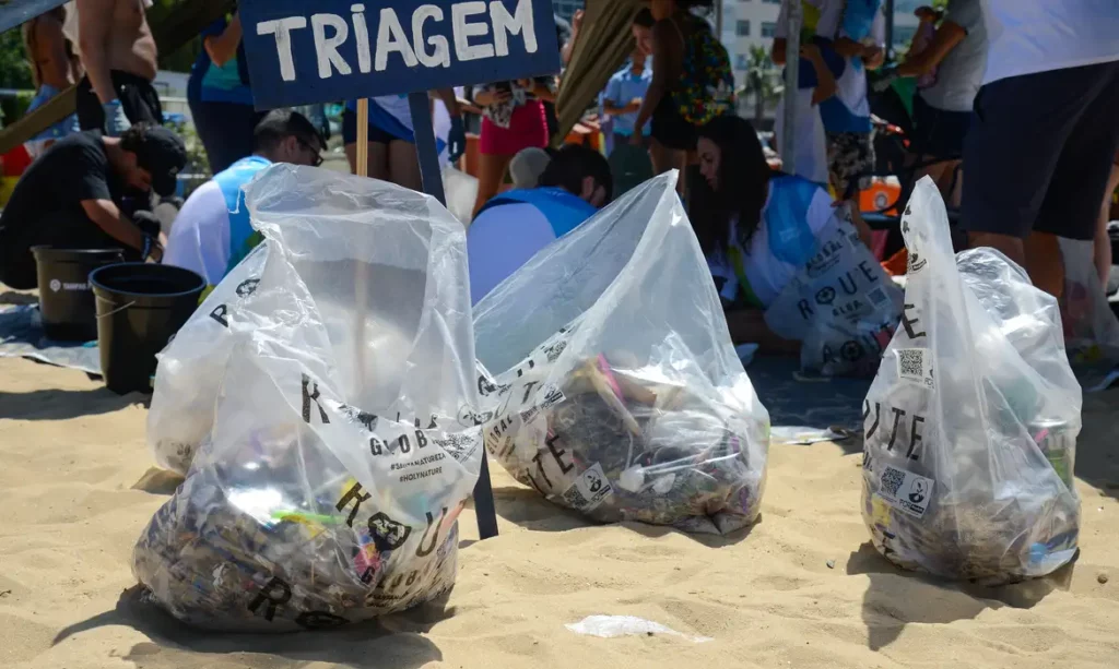 Mutirões de limpeza nas praias do Brasil ocorrem em setembro com apoio da Biomar