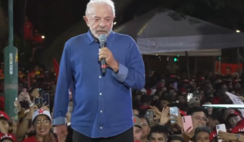 Lula critica resistência masculina ao exame de próstata durante comício