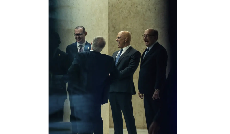 Ministros do STF aparecem em foto após sessão sobre relatório da PF envolvendo Moraes