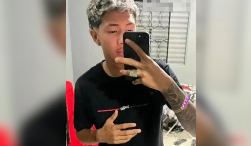 Jovem é morto a tiros em banheiro de casa na Compensa, Manaus