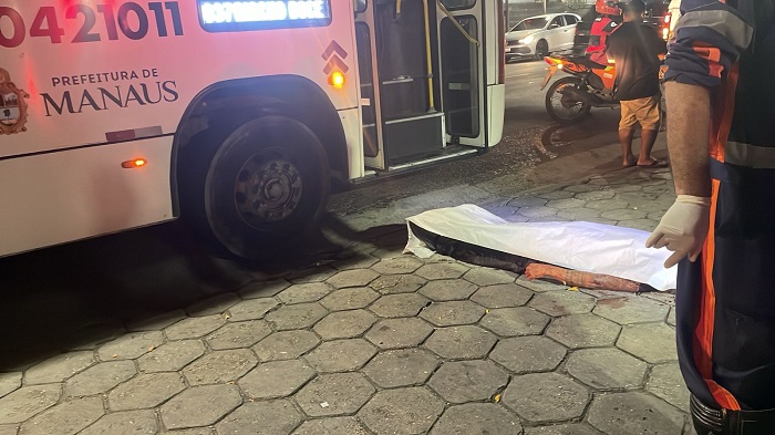 Motorista de ônibus é assassinado com facadas em terminal de Manaus