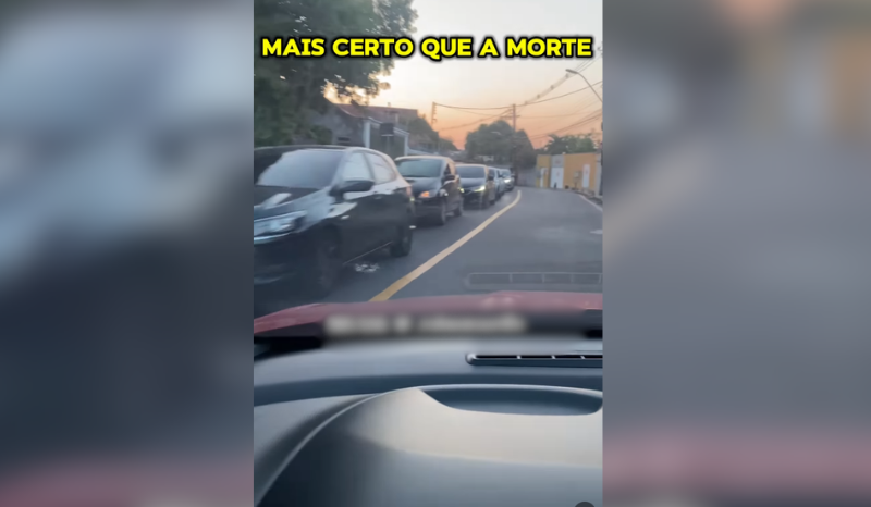 Motorista prevê motociclista na contramão em curva de Manaus; veja o vídeo