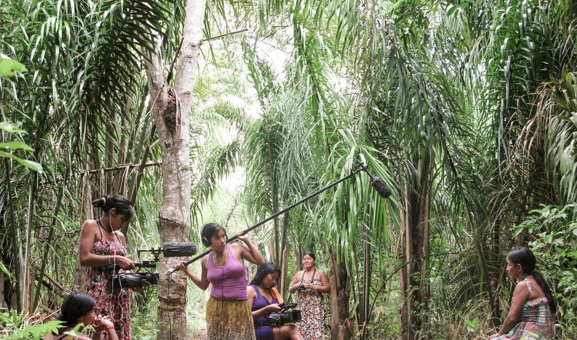 Novas Publicações Destacam Cinema Produzido por Mulheres Indígenas