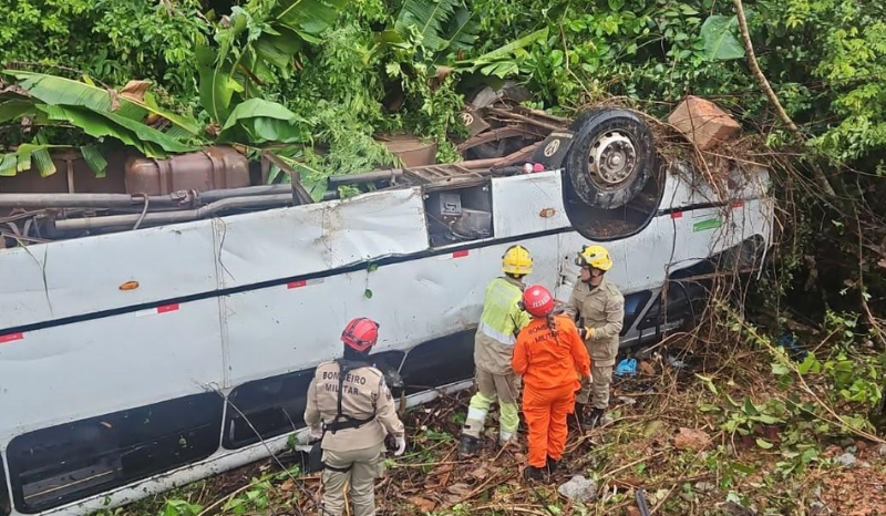 Acidente na BR-174 deixa 17 feridos, incluindo três crianças