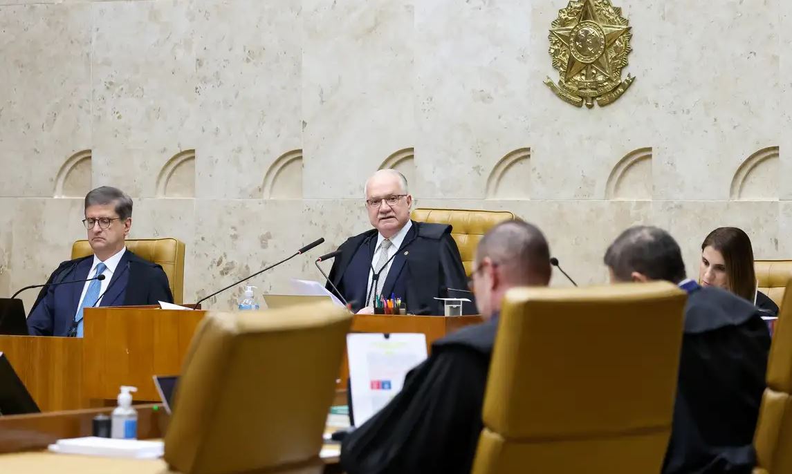 13 ministros aposentados do STF pedem rigorosa apuração dos fatos na Corte