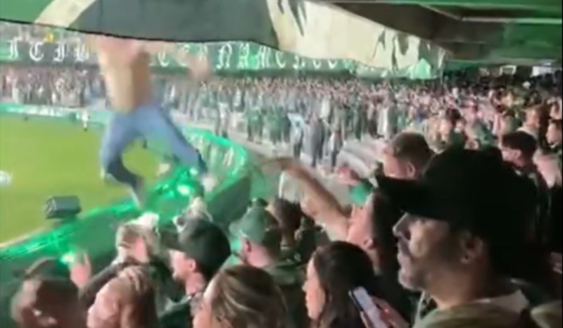 Torcedor do Coritiba sofre queda em arquibancada durante clássico no Couto Pereira