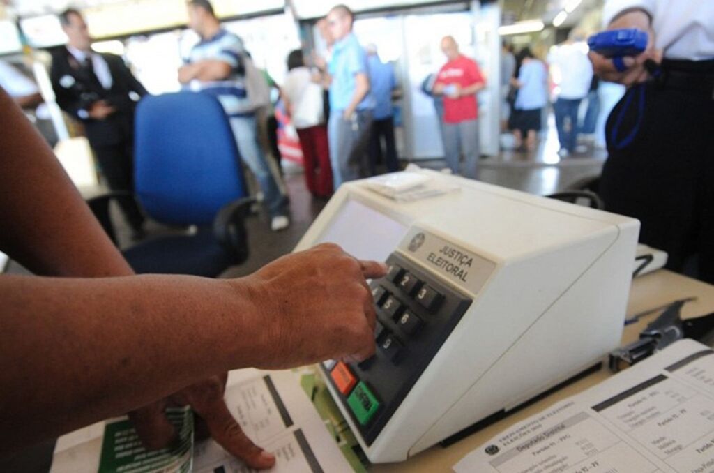 Candidatos no Amazonas: Ensino Superior e Autodeclaração Parda em Alta