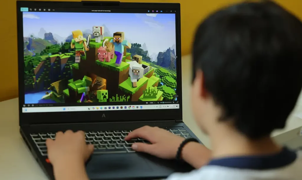 Uso excessivo de telas em jovens causa aumento de casos de olho seco
