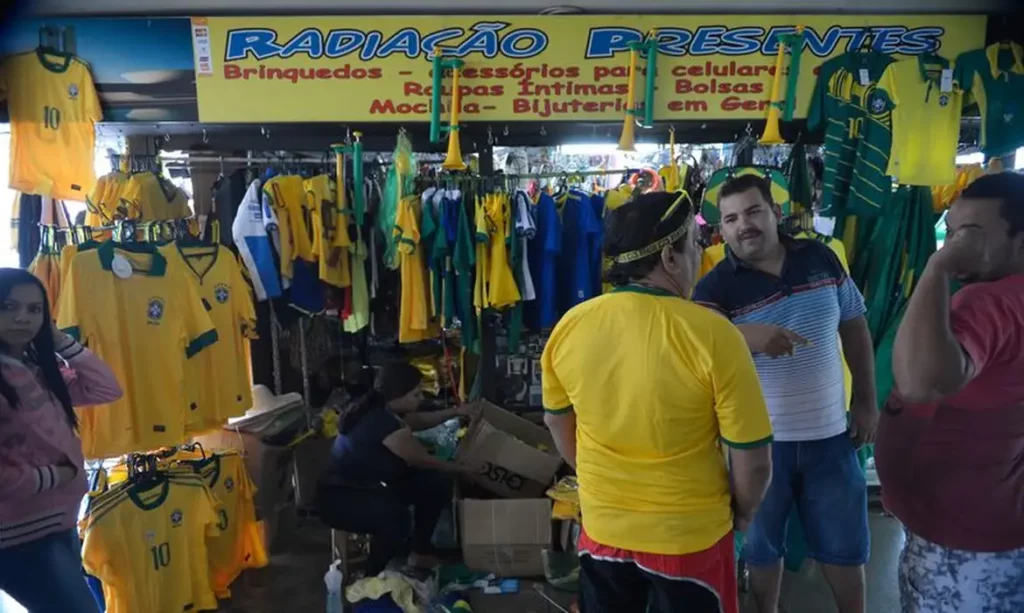 Comércio varejista brasileiro recua 0,8% em julho após ressaca da Copa do Mundo