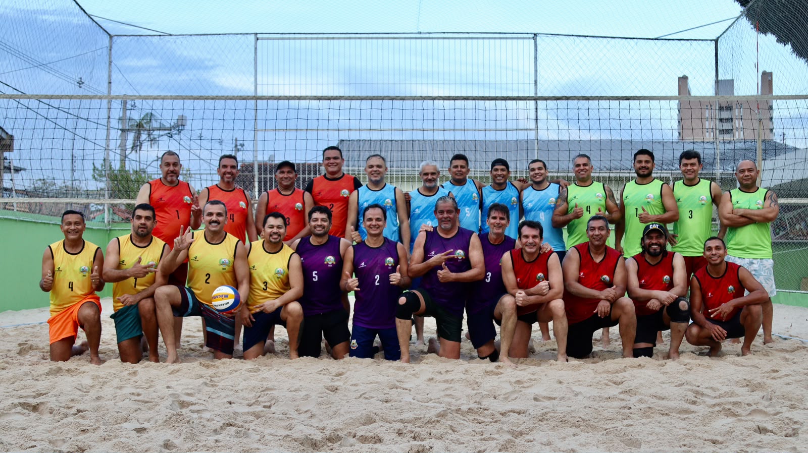Torneio de Vôlei de Praia Solidário Reúne Atletas Master em Manaus