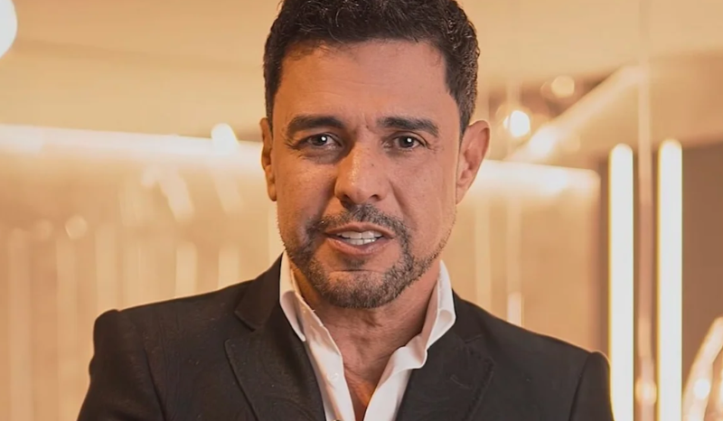 Zezé Di Camargo é criticado por frase 'lado direito de Deus' em homenagem a Rick Sollo