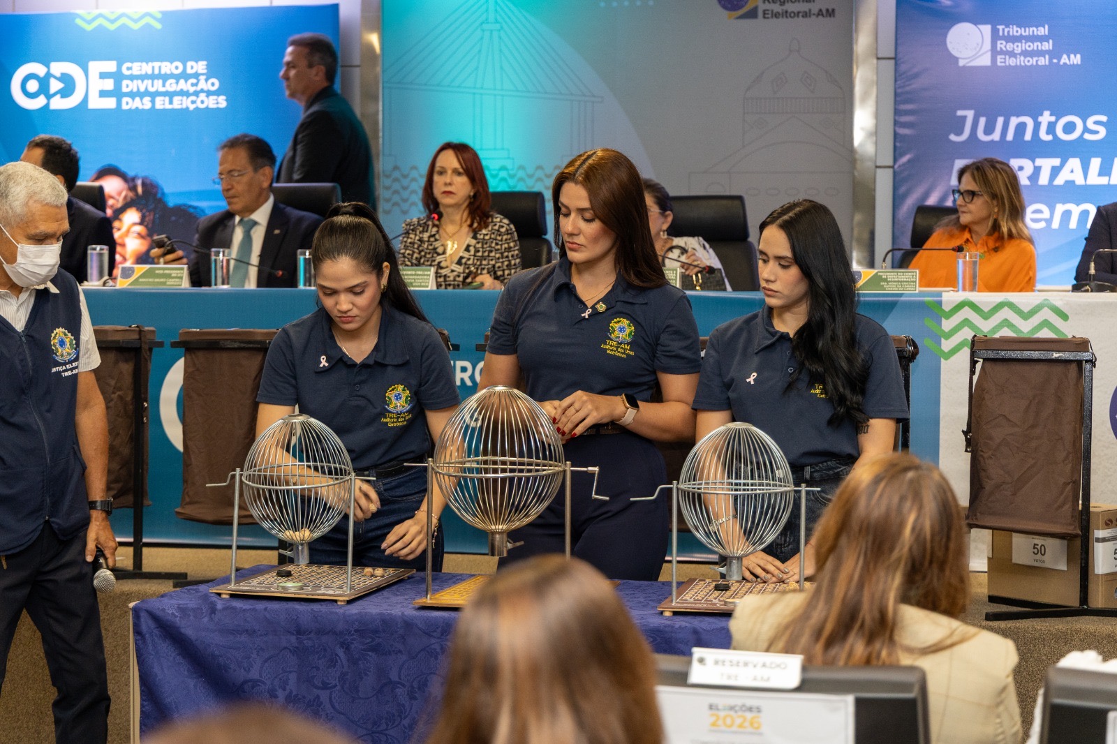 TRE-AM realiza sorteio de 23 urnas para auditoria das eleições 2026