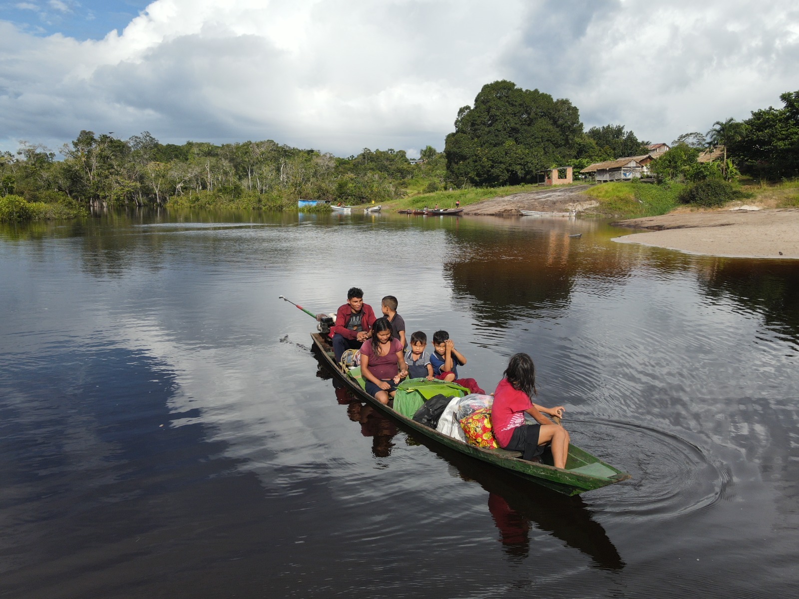 Dificuldades de Transporte Afetam 1,7 mil Eleitores Indígenas no Amazonas
