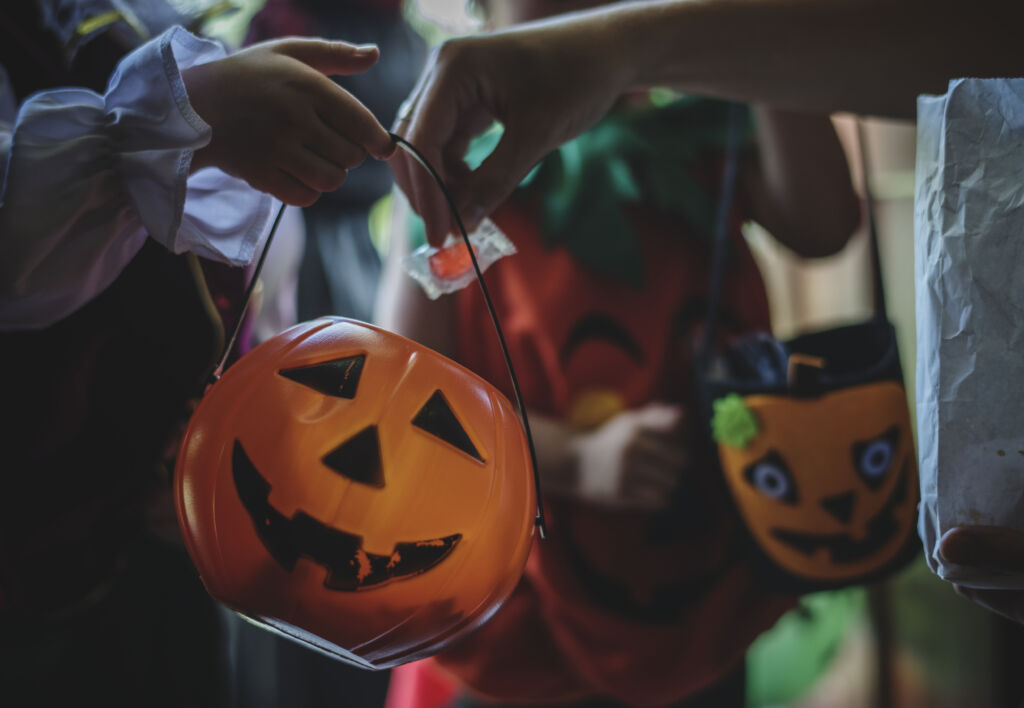 Toques de recolher são instaurados nos EUA para conter invasões no Halloween