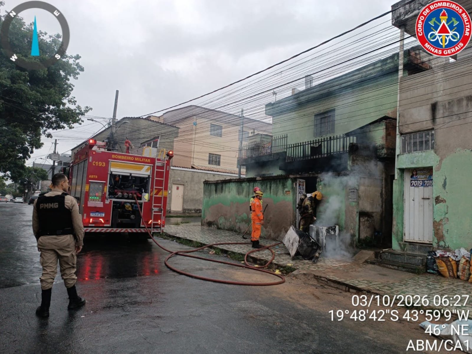 Homem morre carbonizado após incêndio em sua própria casa em BH