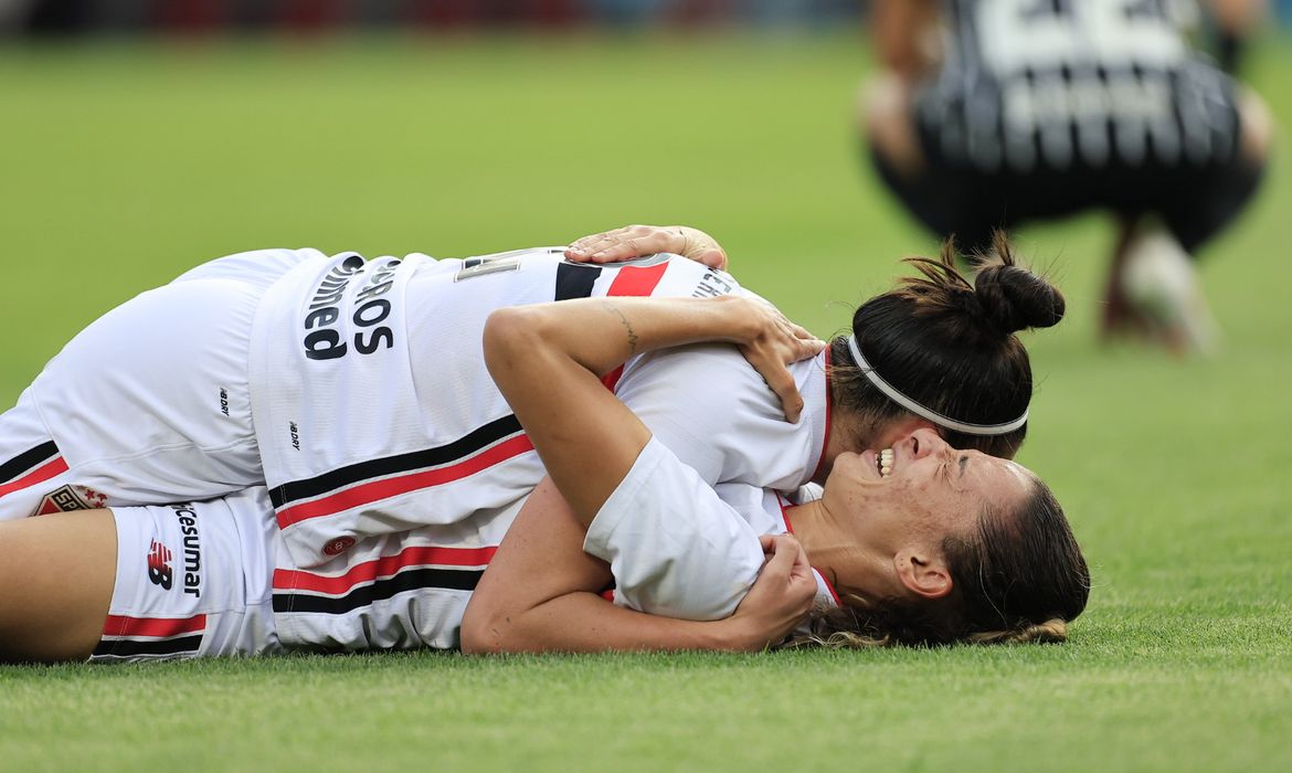 São Paulo conquista título inédito do Brasileirão Feminino ao empatar com Corinthians