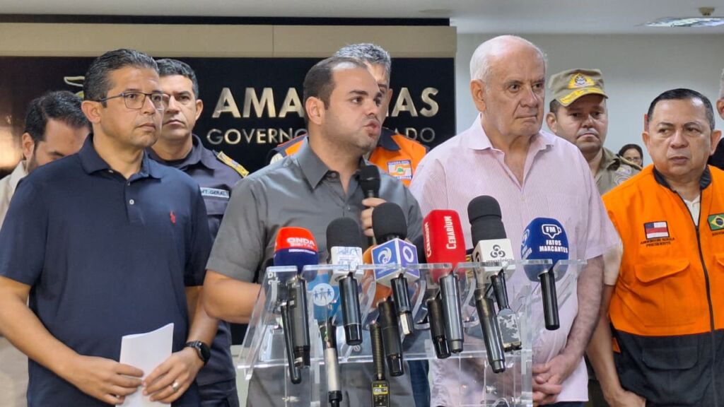 Governo do Amazonas se reúne com prefeituras para combater queimadas